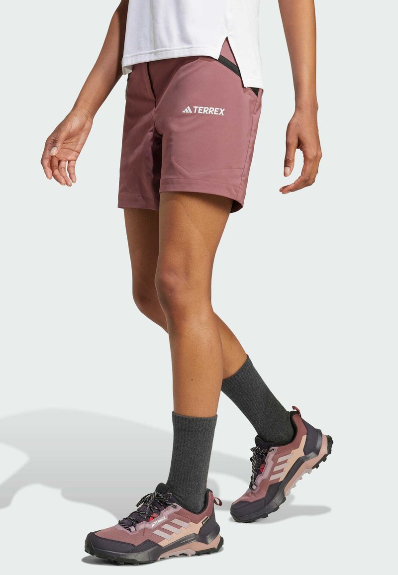 Adidas Terrex XPERIOR MID - Pantalón corto de deporte - burgundy