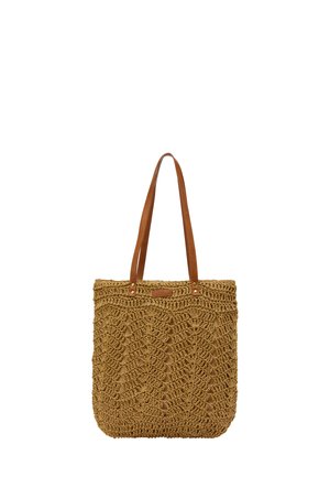 Geweven stro tote tas in warm bruin, met een textuurpatroon, leren handvatten en metalen accenten.