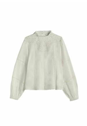 Weiße Bluse mit langen Ärmeln, Spitzeneinsatz am Yoke, hohem Stehkragen mit Knopfverschluss, vertikalen Spitzeneinsätzen und gerafften Manschetten mit Spitzenbesatz.