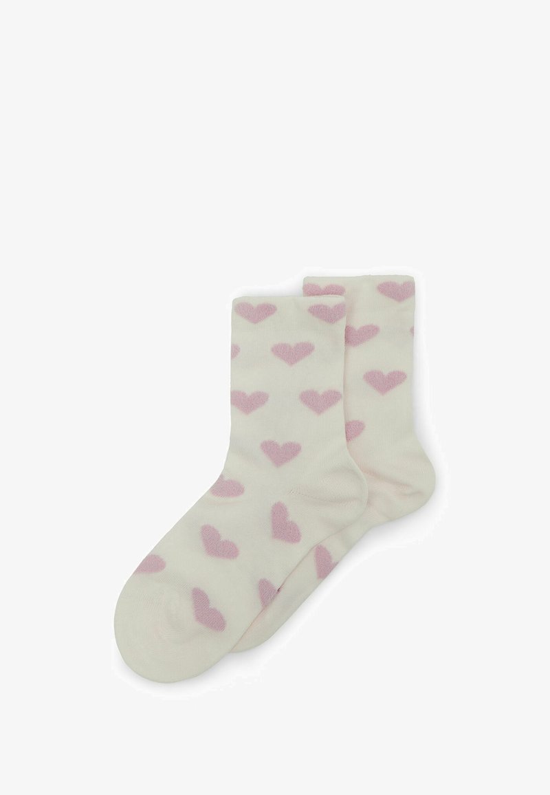 Calze bianche con un motivo a ripetizione di cuori rosa chiaro. Realizzate in materiale morbido con una superficie liscia. Altezza alla caviglia standard.