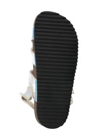 Zwarte rubberen buitenzool met horizontale groeven, bruine middenzool en zilveren bandcontrast. De band heeft een reflecterend detail aan de bovenkant.