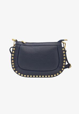 Sac bandoulière en cuir bleu marine avec des clous dorés le long des bords et une fermeture éclair dorée sur le dessus.