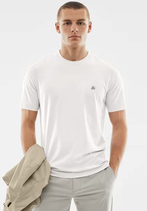 White short-sleeve t-shirt made of soft fabric, featuring a small black logo on the left chest. Casual fit, round neckline, smooth texture.