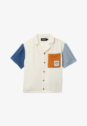 Chemise à manches courtes avec boutons, corps crème, manches bleues et grises, et une poche poitrine orange texturée avec l’inscription « Today is my day ».
