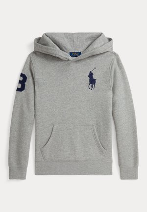 Siva kapuca iz mehkega blaga, z kenguru žepom, vezenim mornarsko modrim logotipom in številko 3 na rokavu.