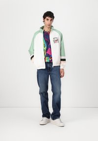 Thumbnail Image 4