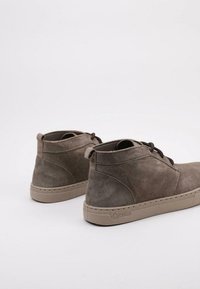 Natural World ALPE - Botines con cordones - brown