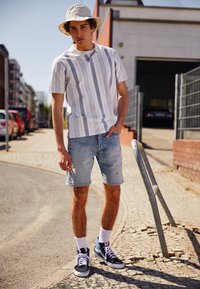 Levi's® 501® ORIGINAL - DENIM SHORT - Calções de ganga - z1352 medium indigo worn in