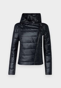 Černá péřová bunda s vysokým límcem, předním zipem a diagonálním švem. Disponuje lesklým, hladkým povrchem a nastavitelnou kapucí.