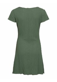 Abito verde a maniche corte con un tessuto testurizzato e stropicciato. Forma ad A svasata e scollatura rotonda, caratterizzato da dettagli di pattern sottili.