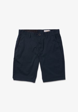 Pantaloncini da uomo di lunghezza al ginocchio in blu navy scuro con bottone frontale, passanti per cintura e tasche laterali, etichetta della taglia visibile all'interno della cintura.