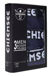 Drei-Paar Packs Männer Boxershorts in Marineblau; hergestellt aus 95% Baumwolle und 5% Elasthan. Mit einem schwarzen elastischen Bund mit weißem „CHIEMSEE“-Text.
