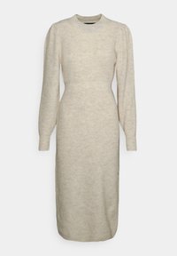 Stickad krämfärgad klänning med rund halsringning, långa puffärmar, figursydd midja och medellång silhuett. Subtil textur, inga synliga mönster.