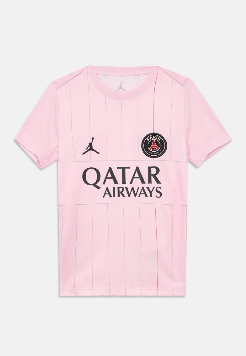 Ružový futbalový dres s krátkym rukávom Paris Saint-Germain s tenkými zvislými pruhmi, logom Jordan, klubovým erbom a textom sponzora Qatar Airways.