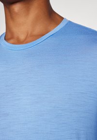 icebreaker MEN MERINO 150 TECH LITE SS TEE - Spordi T-särk - baja