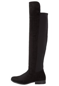 Bota negra hasta la rodilla con frente de ante y panel trasero elástico, tacón bajo y punta redonda.