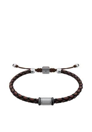 Braunes geflochtenes Lederarmband mit einem strukturierten silbernen Metallverschluss, graviert mit "Fossil", und verstellbaren braunen Kordelenden mit silbernen Perlen.