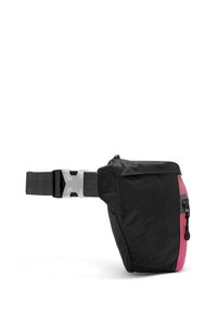 Musta ja roosa vyötäröltä kuljetettava laukku, jossa on teksturoitu kangas, vetoketjullinen osio, säädettävä hihna ja muovinen solkilukko.