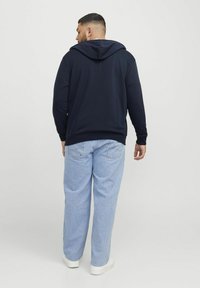 Jack & Jones PLUS SIZE GEDRUCKT - Sweatjakke - sky captain