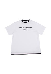T-shirt bianco in cotone con colletto a contrasto nero. Presenta loghi ricamati "DOLCE & GABBANA" e "Milano" sul davanti. Maniche corte.