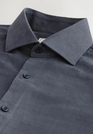Dunkelblauses Cordhemd mit einem Button-Down-Kragen. Verfügt über drei abgerundete Knöpfe auf der Vorderseite und eine glatte, strukturierte Oberfläche.