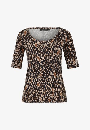 Bluzka w panterkę z okrągłym dekoltem, krótkimi rękawami i dekoracyjnymi koralikami. Wykonana z elastycznego materiału w odcieniach brązu i czerni.