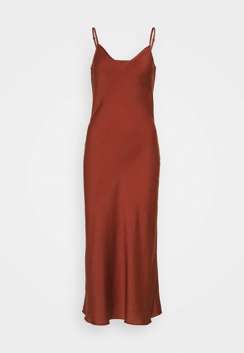 Mouwloze maxi-jurk in roestkleurige stof. Kenmerkt zich door een V-hals, verstelbare bandjes, een gladde textuur en een split aan één kant.