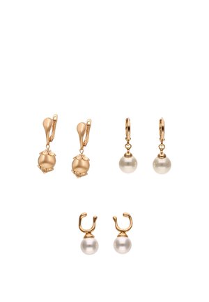 Trei perechi de cercei cu picătură din aur și perle: sus în stânga cu capace florale din aur, sus în dreapta cercuri simple, jos cercei-tip clips cu perle unice.