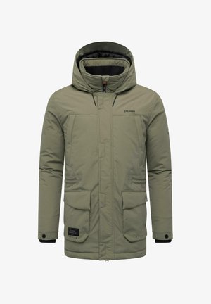 Olive roheline soojustatud jakk kapuutsiga, millel on lukuga esiosa, kaks suurt esikot, ja logo rinnal. Tekstureeritud kangas.