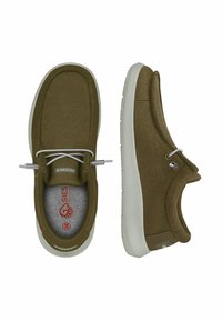 Chaussures slip-on vertes avec une tige en tissu texturé, des lacets élastiques et une semelle en caoutchouc blanche ; présentant un bout rond et des accents de logo.