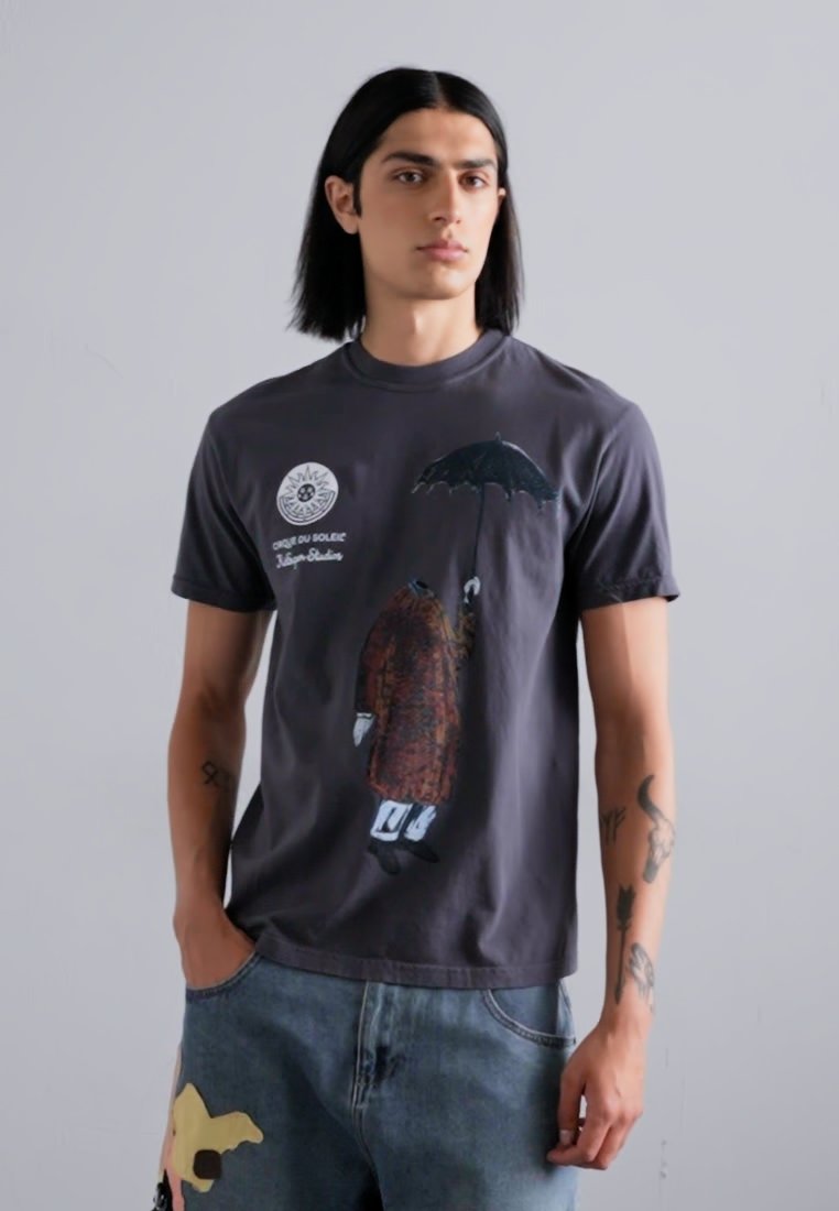 国内発送 KidSuper x Cirque Du Soleil No Head Tシャツ 黒色 KidSuper - Cirque Du Soleil No Head T-shirt | HBX - Globally