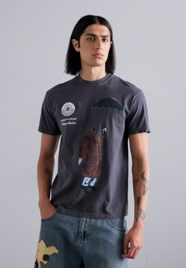 CIRQUE DU SOLEIL NO HEAD - Print T-shirt2