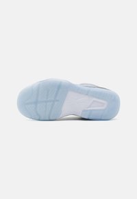 Jordan JORDAN STAY LOYAL 3 UNISEX - Obuća za košarku - wolf grey/cool grey/white