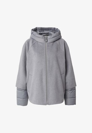 Hellgraue Zip-Jacke mit gepolsterter Kapuze, gepolsterten Ärmelbündchen und schrägen Taschen, vor einem weißen Hintergrund präsentiert.