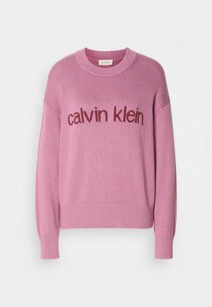 Rózsaszín kötött pulóver, kerek nyakkivágással, hosszú ujjal, a "calvin klein" márkanevével sötétebb rózsaszínben az elülső részen.