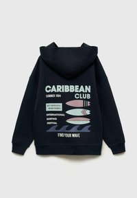 Mörkblå hoodie med en stor grafisk tryck på baksidan, inklusive surfbrädor, text och en vågdesign i pastellfärger. Material i bomull.