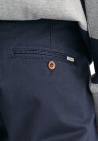 Thumbnail Image 8