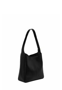 Sac à bandoulière en cuir noir avec une texture lisse, une forme de corps effilée, une large sangle et un design minimaliste mettant en avant des détails de couture subtils.