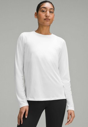 Ultra Light Classic Long-sleeve (white) main image 1