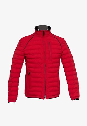 Rote gepolsterte Jacke mit hohem Kragen, Reißverschluss und schwarzen Akzenten. Sie hat einen strukturierten Stoff und seitliche Taschen mit Reißverschlüssen.
