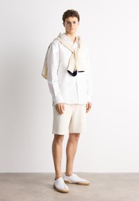 HUGO DIZ - Pantaloni de trening - open white