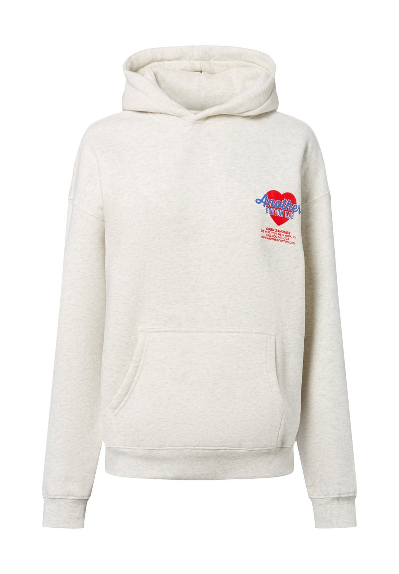 Lichtgrijze hoodie van zachte katoen. Voorzien van een voorzak, trekkoord-kap en kleurrijke borstafdruk met tekst. Geribbelde manchetten.
