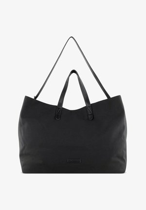 Grote zwarte tote bag gemaakt van duurzame stof met twee korte handvatten en een schouderband. Bevat een subtiel logo aan de voorkant. Gladde textuur.