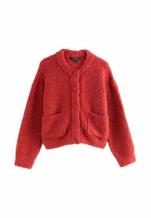 Cardigan roșu pufos cu guler rotund, șase butoane și două buzunare frontale. Textură moale, croială scurtă și mâneci lungi.