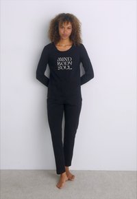 Triumph SET - Pyžamová sada - black