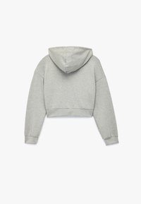Grå cropped hoodie lavet af blødt stof, med snøre i hætten, lange ærmer samt ribbede manchetter og kant. Vist fra bagsiden.