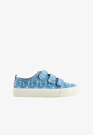 - Sneakersy niskie