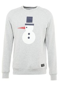 Szary sweatshirt z grafiką bałwana, który ma cylinder, marchewkowy nos i dwa czarne guziki. Wykonany z miękkiego materiału, z prążkowanymi mankietami i dołem.