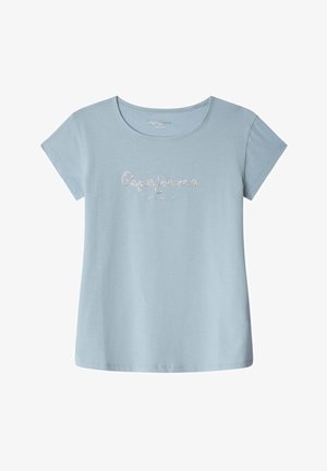 Lichtblauw T-shirt met korte mouwen met het "Pepe Jeans London" logo in witte draad geborduurd op de borst, ronde hals, effen achtergrond.