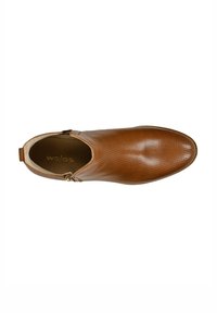 Bruine lederen schoen met een geperforeerd ontwerp, ronde neus en zijrits. Gladde textuur en minimalistische stijl zonder extra accenten.